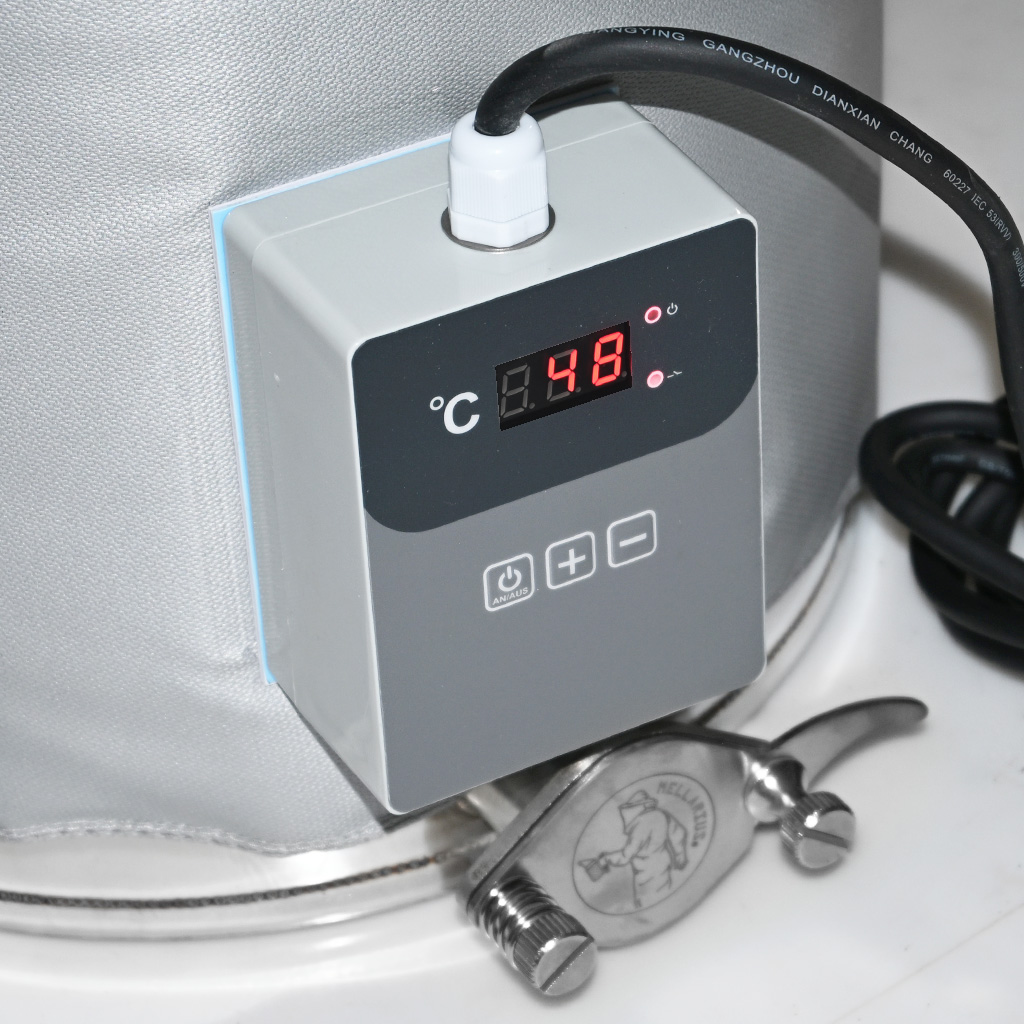 Ztekucovací pás na nádoby Mellarius 230 V 113 x 24 cm